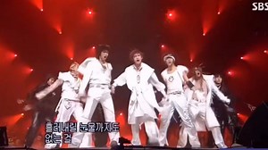 东方神起【TRI-ANGLE】音乐现场！这时期的造型真是太超前啦。
