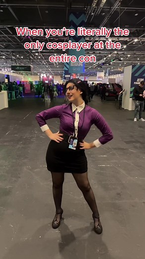 The Only Cosplayer at the Con: Miss Pauling Cosplay Comedy
