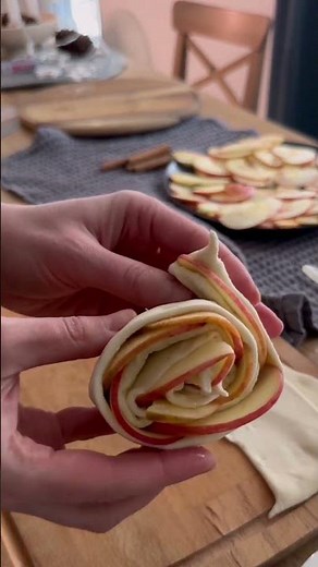 Apple roses with cinnamon: The BEST puff pastry recipe