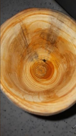 How to carve a wooden bowl from the inside, see how to do it properly, get an idea from a speciali