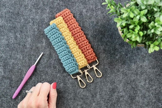 Crochet Keychain Wristlet Pattern: Absolute Beginner-friendly PDF - Etsy