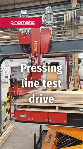 Pinomatic Oy on Instagram: "Puristinlinjan testausta Puristinlinjan toimituksemme @hollolanviilujalaminaatti'lle sisälsi pinonpurun, kiekkokuljettimen, automaattisen vetolaitteen sekä alipainepinontalaitteen. Laitteet testattiin Pinomaticin tuotantoitiloissa ennen asiakkaalle toimitusta. Linja on toimitettu asiakkaalle, asennustyöt ja käyttöönotto saatu valmiiksi. ♦️♦️♦️♦️ Pressing line test drive Our delivery includes de-stacking equipment, disc conveyor, automatic pulling device and vacuum box