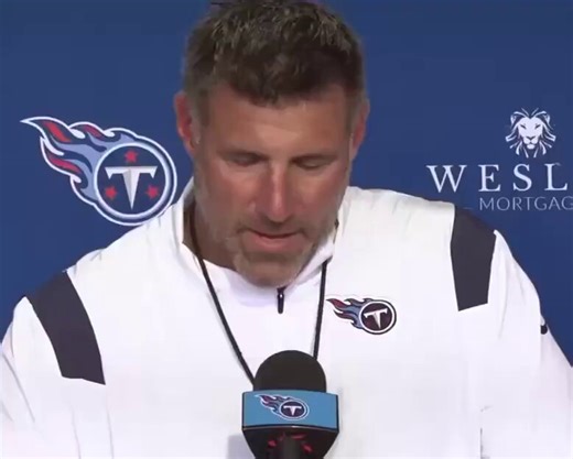 Role Model: Patriots HC Mike Vrabel always makes sure a female reporter asks the first question at his press conferences because Mike knows how hard it is for women in sports.Mike now continues this amazing initiative in New England.Vrabel is the definition of a class act 👏