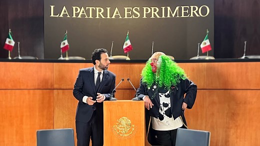 Brozo y Carlos Loret de Mola se reúnen en el recinto donde se gestan las tragedias, las epopeyas y las farsas: el Senado de la República. #Latinus #InformaciónParaTi | Latinus