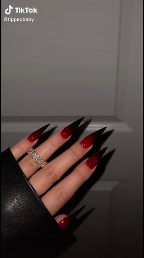 🖤🩸🔪𝕱𝖗𝖊𝖘𝖍 𝕮𝖑𝖆𝖜𝖘🔪🩸🖤 Save this Vampy Red & black sharp stilettos if you’re feeling a darker, more dangerous vibe🖤🔪💋 ♡Follow @TippedBaby for more !!♡ #spookynails#halloweennails#vampirenails#gothicnails#blackandrednails