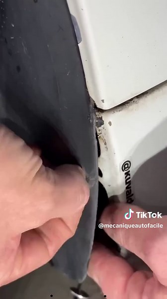 Astuce utile 🧑‍🔧🧐💯 . . . #Mécanique #RéparationAuto #Voiture #EntretienAuto #TutoAuto #AstuceAuto #DIYAuto #PassionAuto #ModificationsAuto #Garagiste #MécaniqueAutomobile #AutoRepair #CarMaintenance #CarMods #CarRepair #AutoDiY #MechanicLife #CarEnthusiast #CarRestoration #Tuning #GarageLife #EngineRebuild #CarTroubleshooting #AutoMechanic #vehiclemaintenance #reparation #fyp #fypage #conseil #conseils #fry