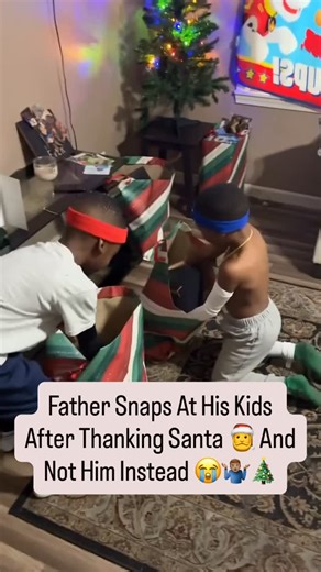 HomepageTV on Instagram: "Father Goes Off On His Kids And Santa After Not Thanking Him Instead 😩😭🎄 Via @flip_fone / @HomepageTv"