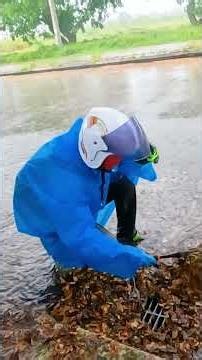 Drain Restored to Full Flow After Debris Clearance #satisfying #stormwaterdrain #stormdrain