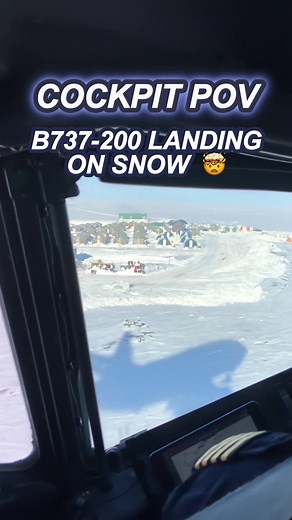 B737-200 Cockpit Landing on Snow | Nolinor Aviation