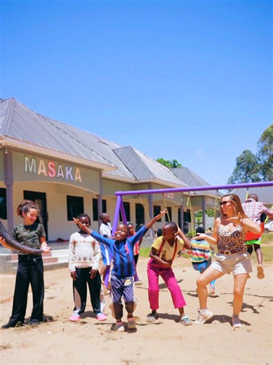 Beautiful dance moments with @Mariazel 🥰💃🏿 Thank you for visiting us! ❤️ #MasakaKidsAfricana #Dance #Uganda #AfricanDance #FYP