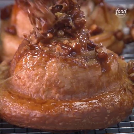 81 layers of ooey, gooey cinnamon roll goodness? Sign 👏 us 👏 up. (Find it at Pieous!) #DDD Nation > Friday at 9|8c | Food Network