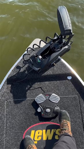 The BMR GPS Foot Pedal is a usefull accessory to control the Rhino BMR GPS motor via foot control. All Rhino BMR GPS models from 2023 with external cable connections are plug and play compatible. Suitable for 12V and 24V engines. | Rhino Motors Europe