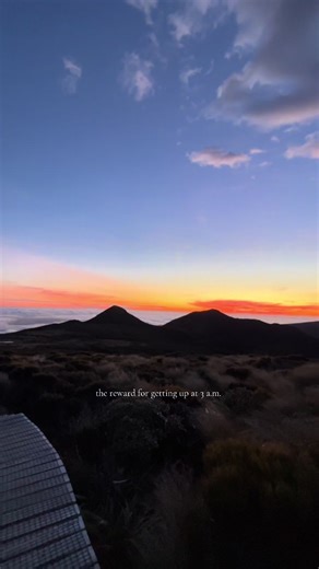 Sunrise at Reflective Tarn: A Taranaki Adventure