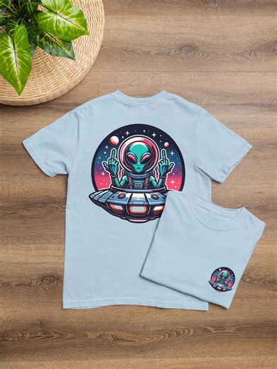 Alien in UFO T-shirt, Retro Space Illustration, Unisex Graphic Tee, Funny Alien and UFO Design, Sci-fi Vintage T-shirt for Men Women - Etsy