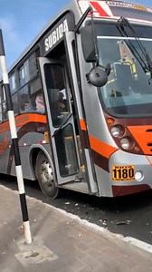No le dejaron vender sus caramelos y le rompió la luna al bus | San Juan de Lurigancho Lomeros