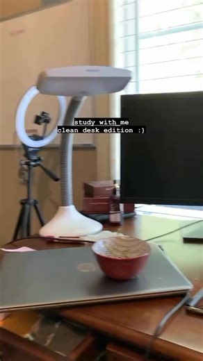 End-of-summer reset? Yes please. 🧼✨ @annie.andrewsss is refreshing her desk space with the Verilux SmartLight™ LED Desk Lamp — and we’re here for it 💡🍂 Whether you're heading back to school or just getting organized for fall, a clean desk (with great lighting) makes all the difference. Grab one in our link in bio to shop your glow-up ✅ | Verilux