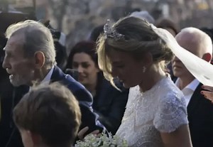 Χρυσή Βαρδινογιάννη: Η εντυπωσιακή εμφάνιση της νύφης