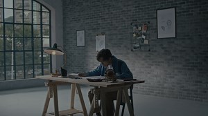 追求突破的我，再也無法抗拒靈感爆發的心靈呼喚，不管在什麽領域，唯有創意才能演繹自己。 將生命摯愛和時間融合，時刻提醒自己，夢想只有自己著手努力才能實踐，放下自我，放下成見，撇開偏見，才能看見，過程中發現自己的懦弱、自己的逃避、自己的不足，在醒覺的那刻起，重生的道路才會為你啟程。 和我一起突破吧—炎亞綸 這次的合作，從零到有，再次拿起畫筆、畫冊，靜下心思考自己最有感受的是什麼，發現自己的生活裡真的不能沒有音樂，不管什麼類型，不管什麼聲音，音樂給了我豐富的想像力，給了我不一樣的2020；兩年前開始創作音樂，從害怕、膽怯、想逃避，到發現樂趣、積極投入、參與、挫折到完成了多首自己的創作，過程精彩，即使跌倒也很痛快；所以在這次的合作裡，我決定把給了我那麼多力量的音樂元素放進我的創作裡，感謝生命讓我有這次那麼不一樣的合作，謝謝AriesGold團隊、品牌，謝謝我的團隊。 敬請期待 Aries Gold Watches Taiwan | 炎亞綸 Aaron Yan