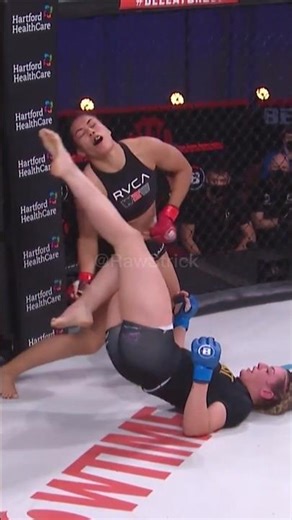 😵😵 #brutalknockout #womanfighter #epicfinish #bellator