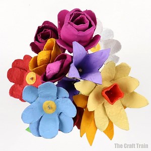 303K views · 605 reactions | Egg cartons make the prettiest flowers! A fun upcycling craft idea https://www.thecrafttrain.com/egg-carton-flowers/ | The Craft Train | Facebook