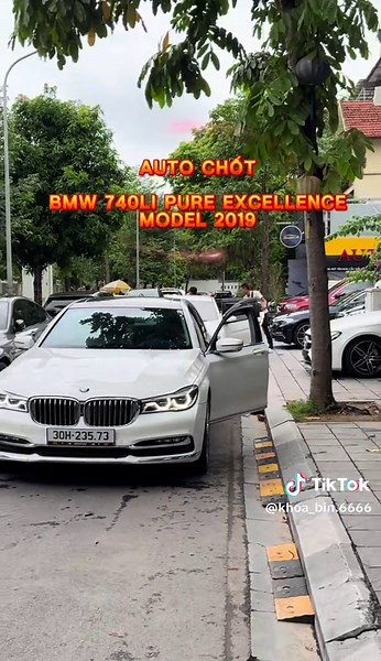 #BMW_740Li_Pure_Excellence Model 2019 🚘🚖 XE GÌ BẠN CẦN AUTO CHỐT CÓ 🚖🚘 🌏 WEBSITE: https://autochot.com/ 🌏 🔊TUYỂN CỘNG TÁC VIÊN Link tham gia nhóm bán xe 🤝 : https://zalo.me/g/bqtbbt602 🏦 AUTO CHỐT ☎️ 0856616666 ❤️ 0852029999 🏦 Hà Nội: VILLA 07 Lô C1 KĐT Yên Hòa, Phường Yên Hòa, Quận Cầu Giấy, Hanoi. ( Cạnh Công Viên Yên Hoà ) 🏦 TP.HCM: BÃI XE đường số 8, khu dân cư Vạn Phúc 1 KĐT Vạn Phúc, phường Hiệp Bình Phước, Thành phố Thủ Đức, TP. HCM. #Auto_Chốt #Khoa_Bin #Công_Ty_Cổ_Phần_Chốt_G