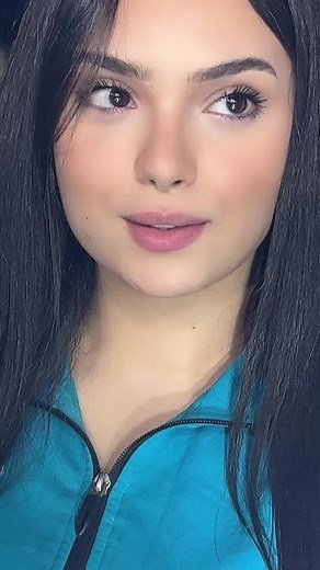 Adjusting Zipper: Fashion Tips for Stylish Jackets