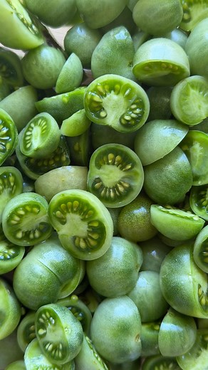Pickled tomatoes for mum. There was so many good suggestions for these but it’s mums birthday tomorrow so I wanted to make these for mum. Hopefully they taste good 爛 The left over tomatoes, onion slices and brine I just put together for a little snack with maybe some corned beef. #asmr #cookingasmr #pickles #asmrcooking | Nardurna | Facebook