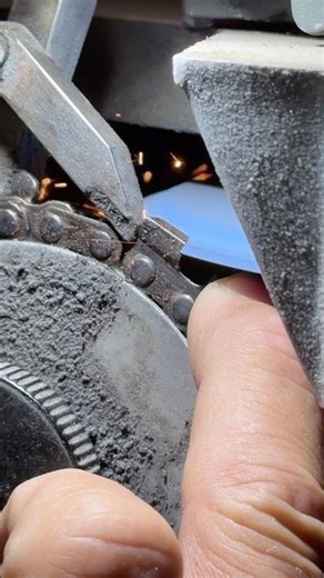 Square ground chain #logger #husqvarna #572 #chainsaws #faller #westcoast #firewood #bbr #buckin