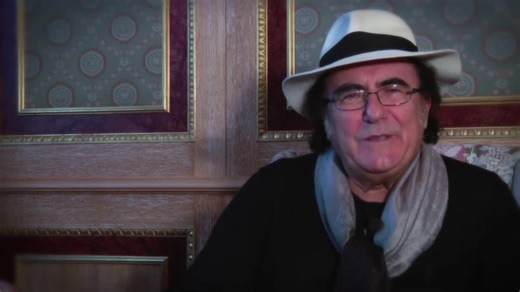 La disputa tra Albano Carrisi e Michael Jackson è una delle storie più curiose e surreali della musica pop. Tutto nasce dalla somiglianza tra I Cigni di Balaka (1987) di Albano e Will You Be There di Michael Jackson, uscita qualche anno dopo. Albano sostenne che la melodia fosse troppo simile per essere una coincidenza e avviò una lunga battaglia legale, convinto che il suo brano fosse stato ascoltato e riutilizzato senza consenso. La vicenda fece il giro del mondo, trasformando un confronto mus