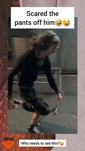 Simon | Memes落 on Instagram: "Bye bye 藍 ➖➖➖➖ Main @redbeard.simon  ➖➖➖➖ #méme #funnyvideos #tiktoksportlich #memestiktok #funnymoment #mem_compilation #randomthings #mémé #school #meme #funny #darkhumor #me"