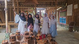 Today at RCMC, we were pleased to welcome some students of Rohingya National Education Board who are learning #Rohingya Hanifi Language Curriculum in the Refugee Camp in Bangladesh. #Rohingya #Refugees #Education #Culture #Arakan #Myanmar | Sahat Zia Hero