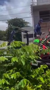 [SEÑORA GOBERNADORA DE PUERTO RICO] La policía le ocupa la motora a varios individuos que manejaban de forma ilegal en el pueblo de #Cataño. | islanewspr.com