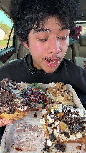 FULLY EATING 6 cinnamon rolls from Cinnabon (Full eating video) @Cinnabon #mukbang #cinnamonroll #foryoupage #fyp #sweets