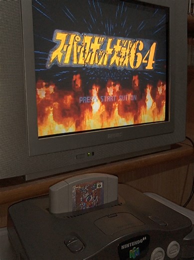 スーパーロボット大戦６４ Super Robot Wars 1999 NINTENDO 64 Super Robot Wars 64 é um RPG tático desenvolvido para o Nintendo 64 e faz parte da consagrada série Super Robot Wars, extremamente popular no Japão. Lançado exclusivamente no mercado japonês SRW64, seu destaque está em sua jogabilidade estratégica baseada em turnos e pela conectividade com Super Robot Wars: Link Battler, lançado para o Game Boy Color,(exclusivo no Japão) permitindo interação entre os dois títulos. #スーパーロボット大戦 #スーパーロボット大戦６４ #SuperRob