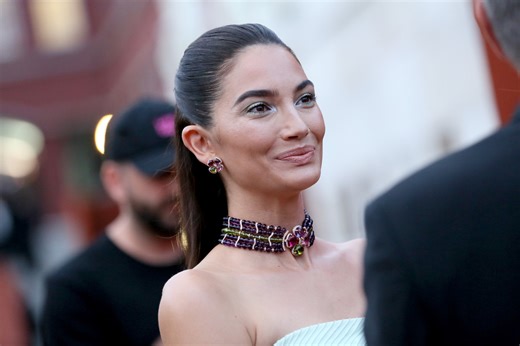 Supermodel Lily Aldridge poses pregnant for VOGUE