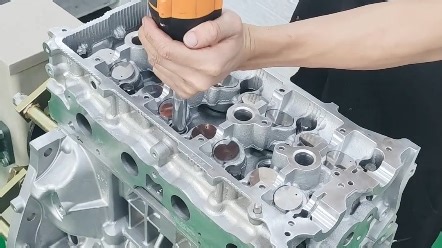 天籁2.0 MR20发动机组装