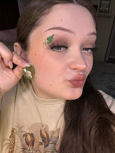 i want to be a delicate cottagecore girl but im way too anxious and goofy for that #makeuptutorial #weirdearrings #cottagecoremakeup #fairymakeup | linsmakeuplooks