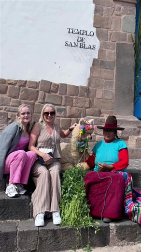 Arrived in Cusco and wasnt in the least bit surprised to find we immediately became the easiest tourist targets ever 🦙😂 Saw an alpaca, lost all critical thinking skills, and next thing I know I’m being charged double 😂 Cuteness overload for the gorgeous Alpacas, the fluffy symbol of Peru 🤗 Savannah and I just love them, made our day! ❤️ Cusco: 1 My purse: 0 My camera roll: bulging 🙌 Fill your life with adventures not things 👌❤️ #alpaca #peru #cusco #mumanddaughter #fyp