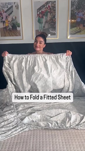 How To Fold Fitted sheet! #howtofold #howtofoldsheets #fittedsheet #foldfittedsheets #howifoldlaundry #foldinghacks #hometips #organisedhome #foldingtutorial #elnazhamaitip #organizedlinencloset #kingsizesheet #foldfittedsheets #foldinglaundry #stepbysteptutorial #savespace #getorganized #foldlikeapro