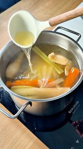 HOMEMADE CHICKEN BROTH | Traditional Recipe Step by Step