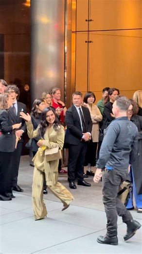 Mindy Kaling leaving Ralph Lauren Fashion Show in NYC #mindykaling #ralphlauren #nyfw #afrazexplores #fashion #newyork #nyc Mindy Kaling | Afraz Explores