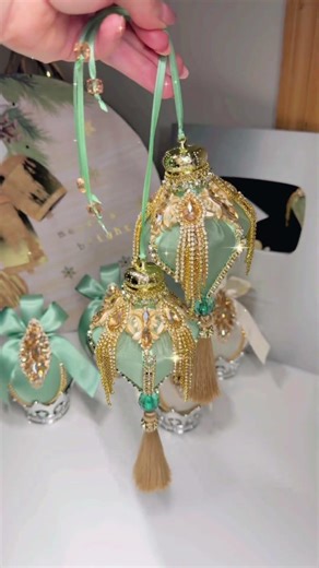 DIY Christmas tree decorations. Detailed and free tutorials on the #diy channel.