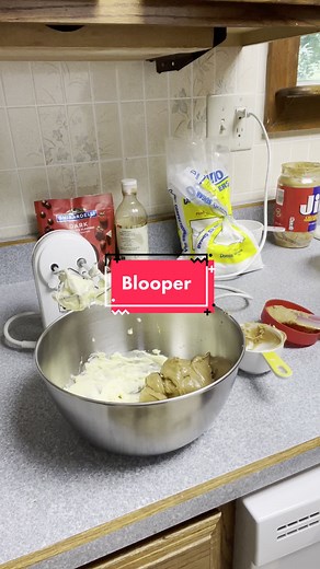 Blooper from my last video. I failed at trying to do something satisfying. #lol #blooper #baking