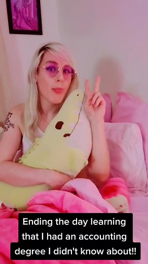 Damn, I'd forgotten all about my time in college!! 💵🏢 #accountant #trans #lgbtq