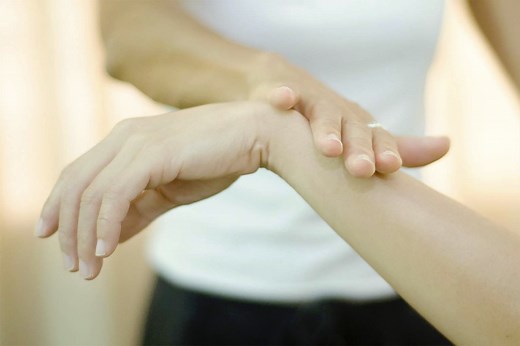 Comment devenir kinésiologue : formation, salaire et débouchés