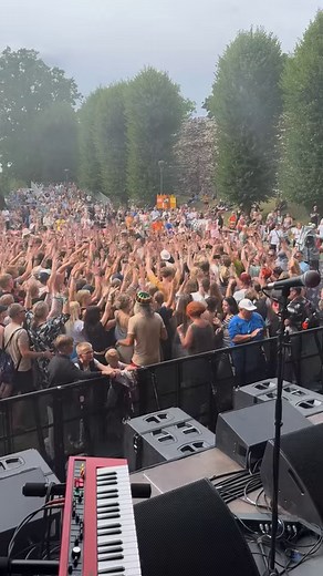 En Estonia se goza y se baila la CUMBIA 🪗🔥🇪🇪Muchas gracias Viljandi pärimusmuusika festival / Viljandi Folk Music Festival Pasamos días increíbles !!!Hasta pronto ❤️🤞🏽#kumbiaboruka #santasuertetour #cumbia #estonia | Kumbia Boruka