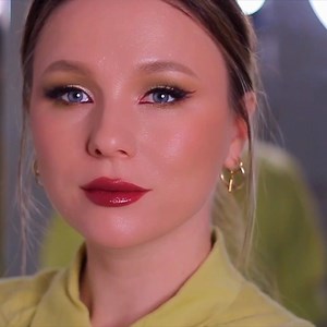 18K views · 152 reactions | Per il lancio della nuova palette 푩푨푹푻푬푵푫푬푹 푺푷푬푳푳푺 la bravissima ReginaInNeverland ha creato non una, ma ben 4 diverse proposte makeup. Difficile dire quale sia la più bella! 푺푰푻푶 푼푭푭푰푪푰푨푳푬 / 푶푭푭푰푪푰푨푳 푺푰푻푬: ⁣⁣⁣⁣⁣⁣⁣⁣ ✨ www.nevecosmetics.it ✨⁣⁣⁣⁣⁣⁣⁣⁣ ⁣⁣⁣⁣⁣⁣ #NeveCosmetics #BartenderSpells | Neve Cosmetics | Facebook