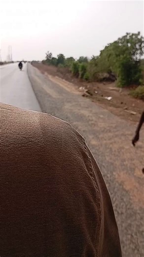 I travelled more than 200 km on bike😭😭If anyone has ever told me I will travel on a bike for a longer distance, I would quarrel with that person.My friend's wedding is Friday (today), I left Abuja on Wednesday to break the journey and spent the night in Minna.I was supposed to leave Minna to Mokwa early in the morning, but got a call that delayed my movement till after 12 pm.When it was time to go, to see the car going to Mokwa was now an issue, I stood at the park and passengers weren't comin