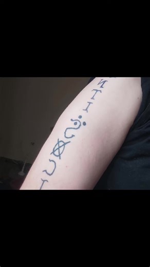Vidéos de Mistaravim (@mistaravim04) avec DEVIL ON MY SHOULDER - Witchouse 40k