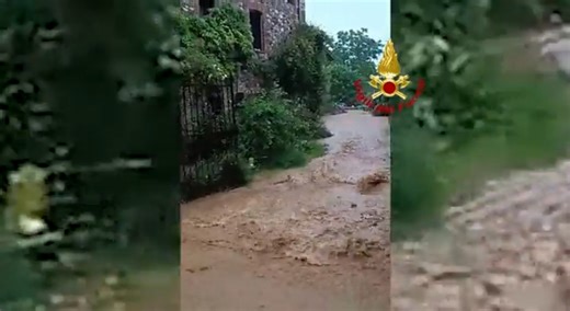 Maltempo in Veneto. L'incredibile forza dell'acqua: strade come torrenti in piena